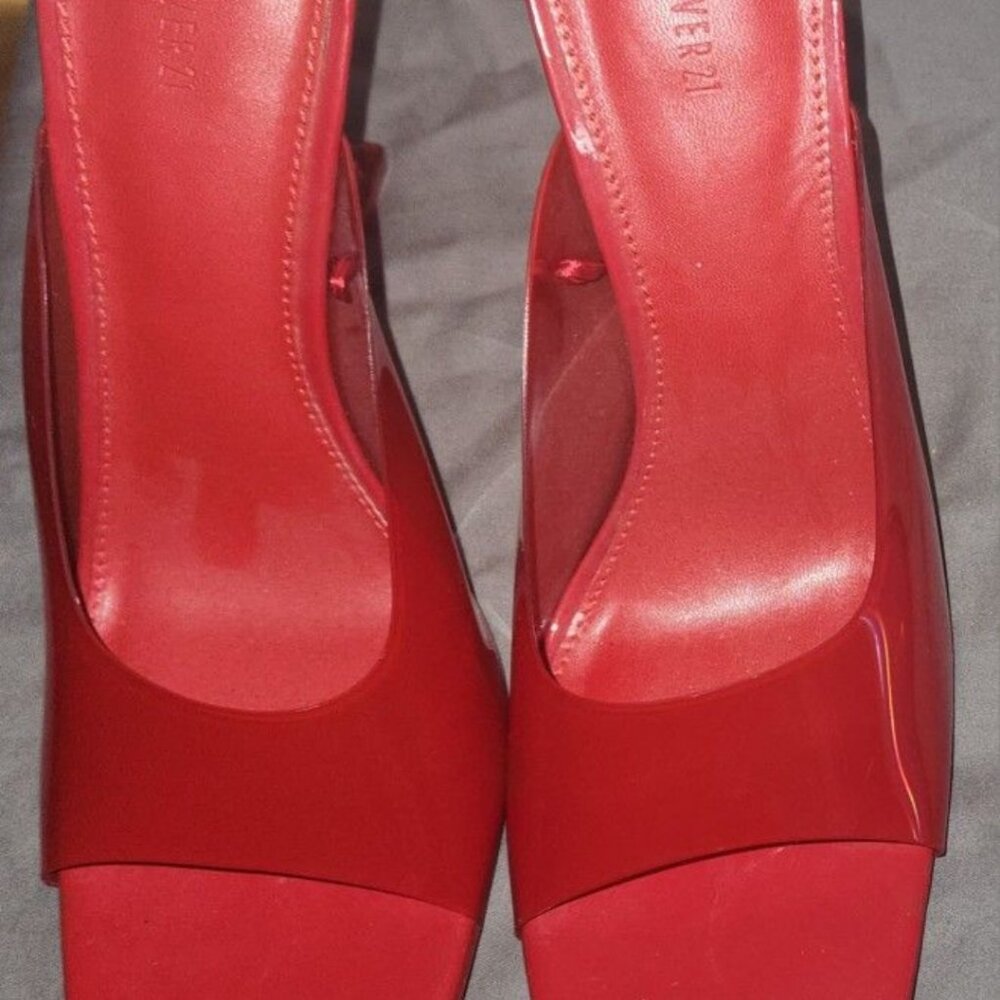 ‼️MAKE AN OFFER‼️Forever 21 Fire Engine Red Stilettos Size 8‼️MAKE AN OFFER‼️